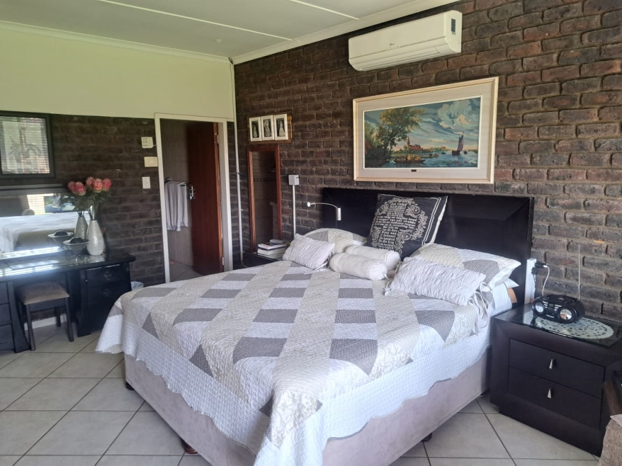 4 Bedroom Property for Sale in Safari Gardens North West
